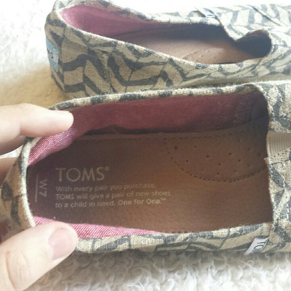 Toms burlap chevron print flats size 7 - Picture 4 of 4